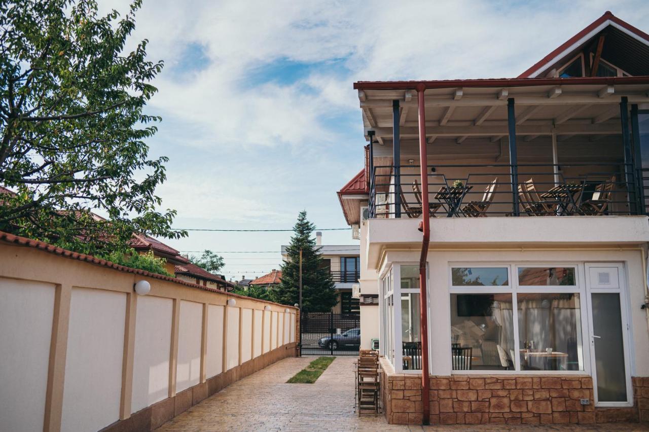 Nest Guesthouse Drobeta Turnu Severin Exterior photo