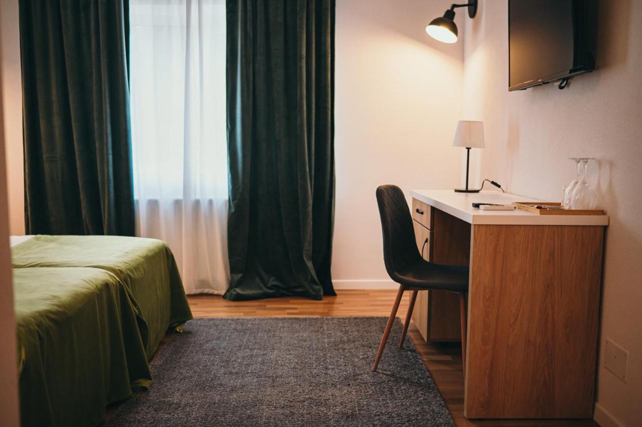 Nest Guesthouse Drobeta Turnu Severin Exterior photo