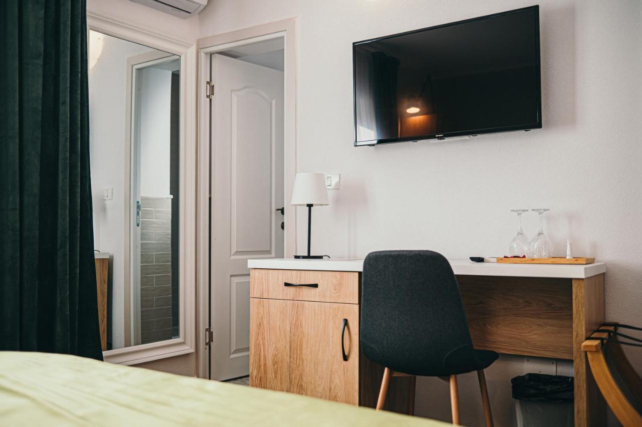 Nest Guesthouse Drobeta Turnu Severin Exterior photo