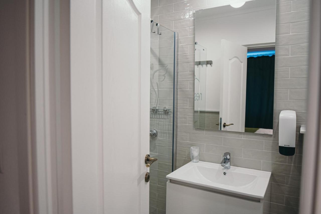 Nest Guesthouse Drobeta Turnu Severin Exterior photo